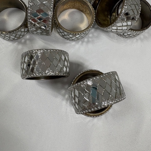 Vintage Touch Set of 12 Stainless Steel Mirrored Rhinestone Napkins Ring. - Picture 5 of 7